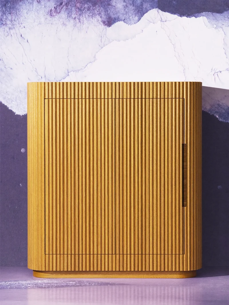 Studio illustrato di credenza in rovere scanalato