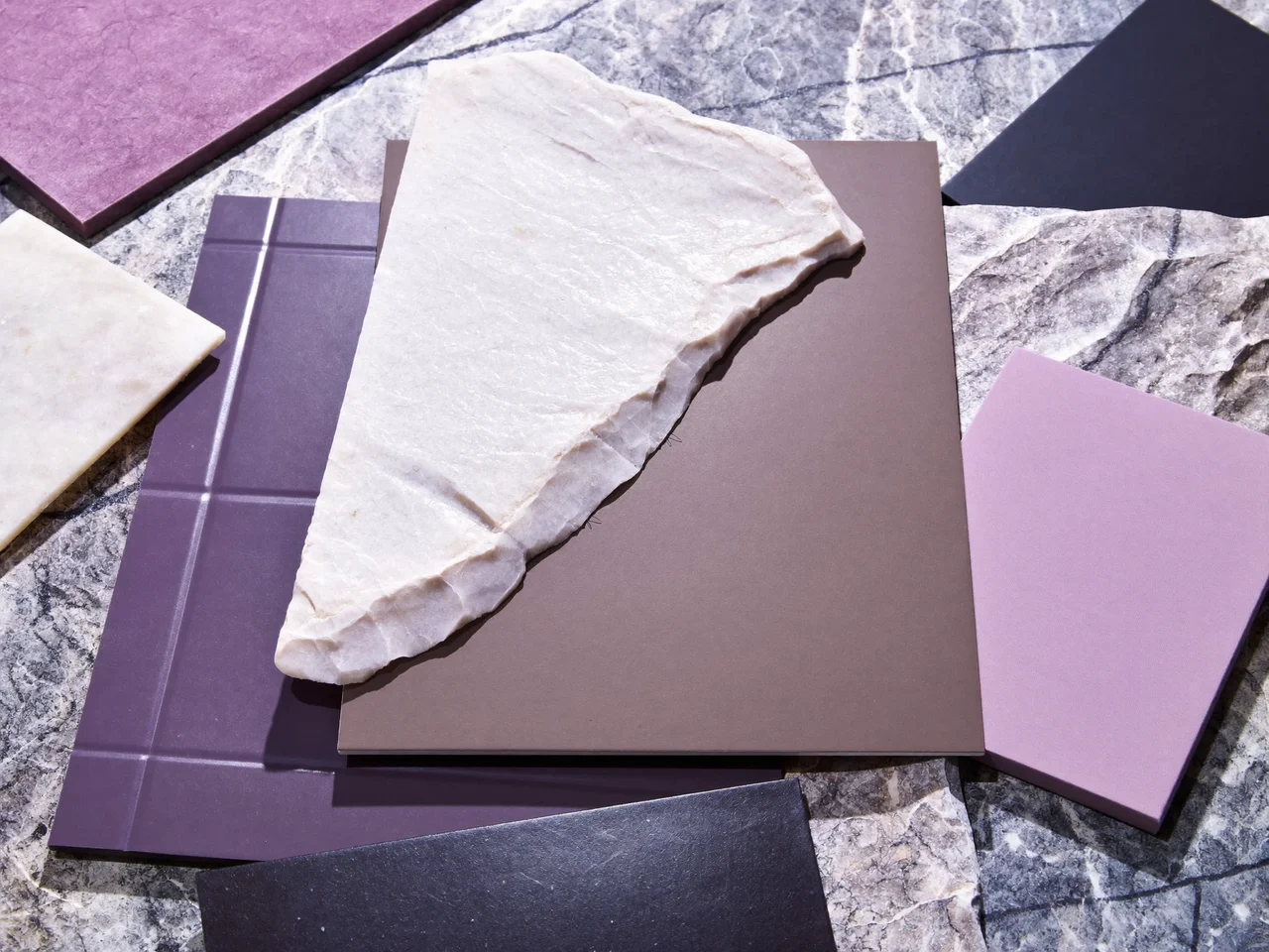 Dettaglio illustrato di materiali e lavorazione per interni